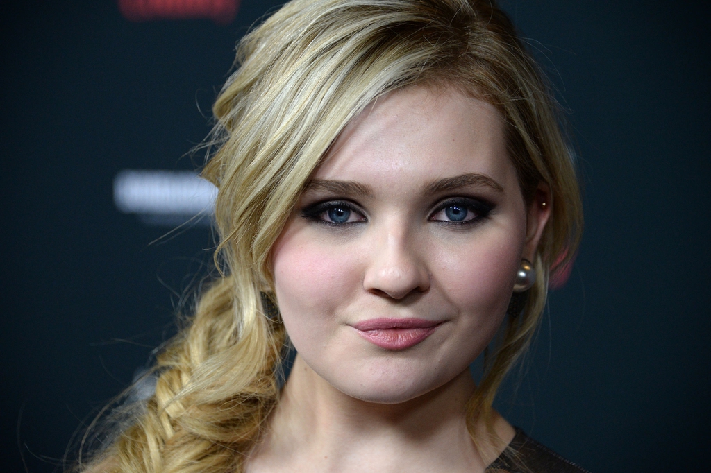 Abigail Breslin HD Wallpaper abigail breslin hd wallpaper