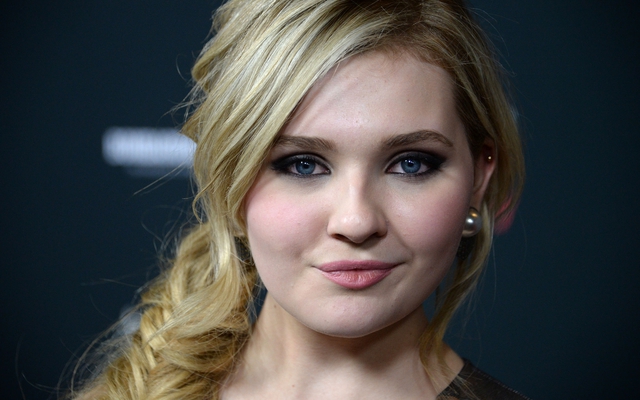 abigail breslin hd wallpaper